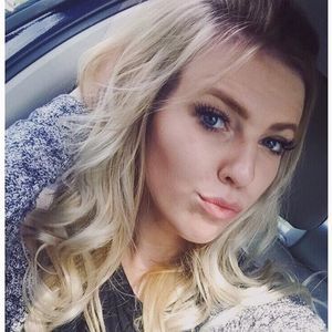 Meet your Posher, Chloe